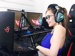 Kenalan dengan Ann, Gamer Cantik Jago Main Tembak-tembakan