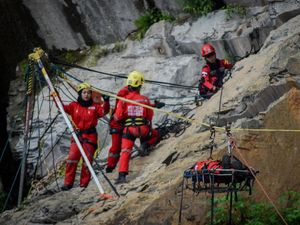 Mengintip Pelatihan Evakuasi Bencana di Bandung