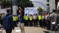 Demo di KPU Jabar, Mahasiswa Unpad: Pemilu 2019 Gagal