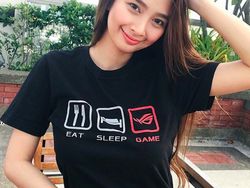 Kenalan dengan Ann, Gamer Cantik Jago Main Tembak-tembakan