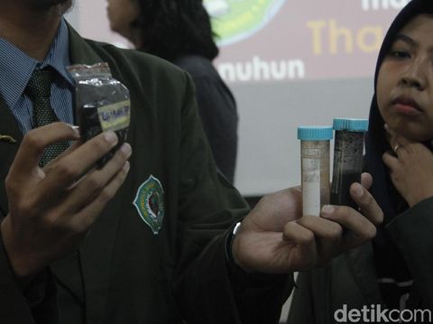 Bamat, Baterai Berbahan Baku Tomat Busuk yang Ramah Lingkungan