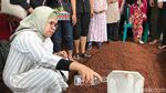 Prosesi Pemakaman Eddy Riwanto, Aktor yang Kerap Jadi Imam Salat