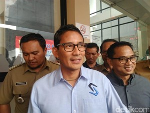 Beri Pelatihan OK OCE di Matraman, Sandiaga Beri Tips Selfie yang Baik