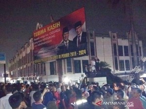 Video Geger Baliho Klaim Kemenangan Prabowo-Sandi di Cileungsi