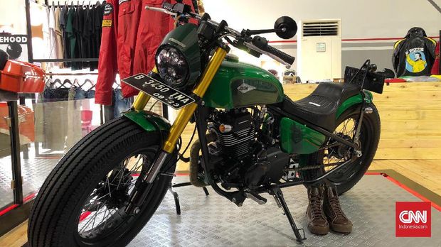 Kawasaki w175 yang sudah dimodifikasi ala bobber.