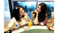 Minuman dengan potongan buah hingga jus ini dinikmati Elvia saat berada di Sydney, Australia. wherever we belong, were always happy, tulisnya kala itu. Foto: Instagram elviacerolline