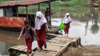 Saat ditanya mengenai suka duka sebagai penarik perahu eretan, Saepudin mengatakan tak ada hambatan berarti selama puluhan tahun bekerja sebagai penarik eretan. Hanya saja jika air deras ia harus keluarkan tenaga berlebih untuk menggerakkan perahu eretannya.