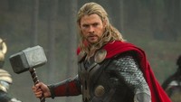 Chris Hemsworth bawa pulang 5 set palu Thor. Foto: istimewa