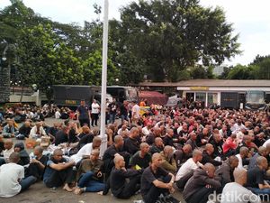 Polisi Dalami Motif Kedatangan Massa Hitam-hitam di May Day Bandung