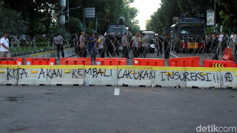 Polisi Selidiki Kaitan Gerakan Massa Berbaju Hitam di DKI-Kota Lain Polisi Selidiki Kaitan Gerakan Massa Berbaju Hitam di DKI-Kota Lain