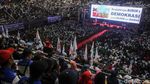 Hadiri Peringatan May Day, Prabowo Salam Dua Jari