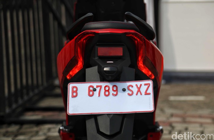 Motor listrik Gesits sudah diluncurkan. Menghapus rasa penasaran masyarakat, PT Gesits Technologies Indo menyediakan unit test ride di area IIMS.
