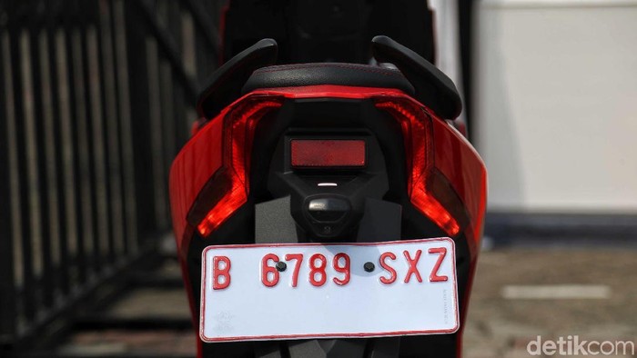 Motor listrik Gesits sudah diluncurkan. Menghapus rasa penasaran masyarakat, PT Gesits Technologies Indo menyediakan unit test ride di area IIMS.