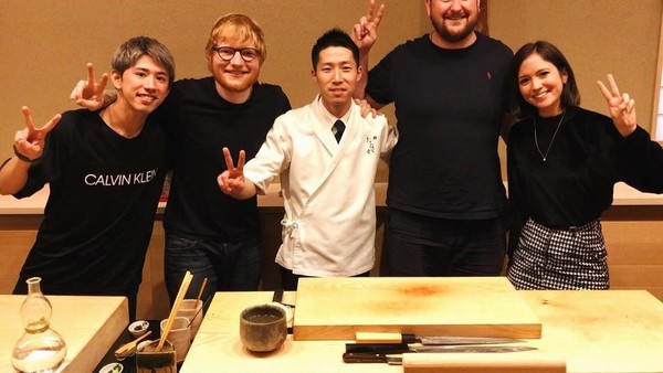 Serunya Taka ONE OK ROCK Saat Makan Bareng Ed Sheeran dan Belanja Seafood