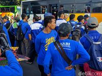 Sebagian Massa Buruh di Patung Kuda Bubarkan Diri