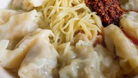 Kalau ini puas banget makan pangsitnya. Karena porsi pangsit sama banyaknya dengan mie. Pasti puas! Foto: Instagram @synhiatjipto