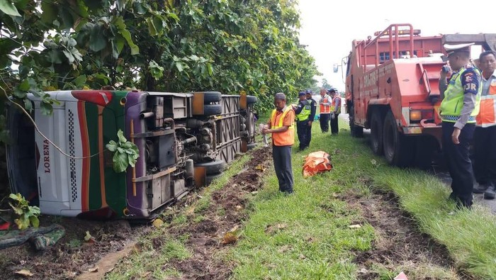 Bus Lorena Kecelakaan di Tol Merak, 1 Orang Tewas