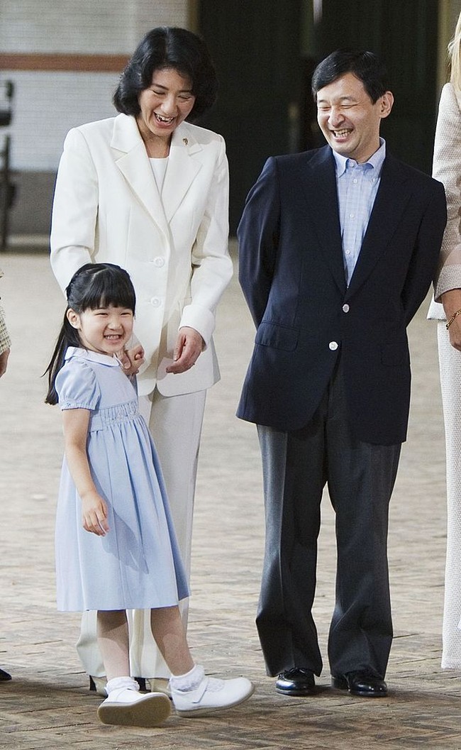 Seperti dikutip dari Japan Times, Putri Aiko, mulai menempuh pendidikan formal pada 2006. Dia bersekolah di Taman Kanak-kanak Gakushuin. Putri Aiko kemudian melanjutkan pendidikan sekolah dasar di Gakushuin Girls Junior High-school. Foto: Dok. TheImperialHouseholdAgencyof/AFP, Getty Images