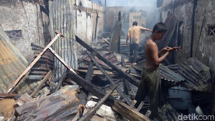 Kebakaran Hanguskan 10 Rumah Warga di Makassar