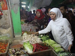 Gubernur Khofifah Blusukan Pasar Cek Harga Sembako Jelang Ramadan