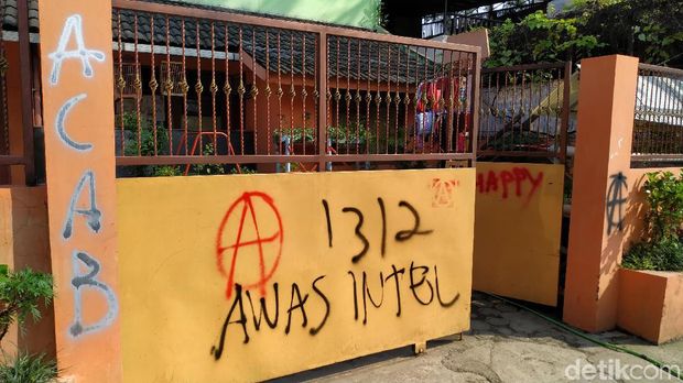 Ratusan Remaja 'Hitam-hitam' yang Ditangkap Polisi Bikin Aksi Vandalisme