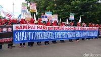 Massa Buruh Mulai Padati Kawasan Patung Kuda