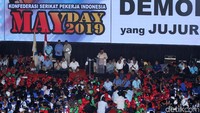 Prabowo juga berpantun setelah memberi ucapan selamat.