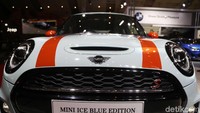 Warna Ice Blue dengan aksen Solaris Orange dan aksesoris premium. Foto: Pradita Utama