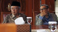 Salahuddin Wahid dan Quraish Shihab mendengarkan pandangan BJ Habibie.