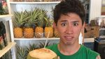 Serunya Taka ONE OK ROCK Saat Makan Bareng Ed Sheeran dan Belanja Seafood