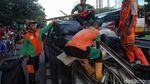 Petugas Bersihkan Sampah Usai Aksi Buruh