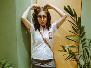 Bergaya Jadi Anak SMA, Nindy Kena Nyinyir Netizen karena Rok Mini