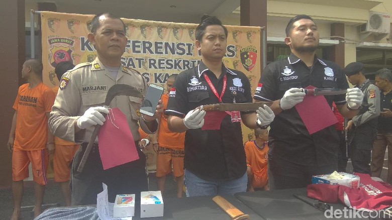 Polisi Bekuk Empat Perampok Spesialis Minimarket di Karawang Polisi Bekuk Empat Perampok Spesialis Minimarket di Karawang