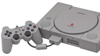 Seri pertama PlayStation, dirilis tahun 1994. Foto: Wikipedia
