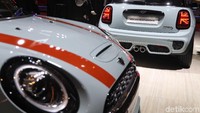 Yang paling istimewa dari New MINI Ice Blue Edition adalah kendaraan ini dibalut dengan warna cat khusus yang khas. Foto: Pradita Utama