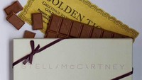 Untuk para pencinta cokelat, kartu undangan yang satu ini pasti cocok untuk Anda. Semakin spesial lagi kalau tamu undangan diberi souvenir berupa cokelat. Foto: Istimewa