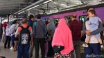 Libur Hari Buruh, Warga Padati MRT Jakarta
