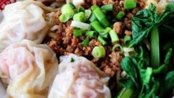 Dingin Berangin, Pagi Ini Paling Mantap Makan Mie Pangsit