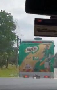 Demi Menantu yang Ngidam, Ortu Ini Berhentikan Mobil Van Milo di Jalan Tol!