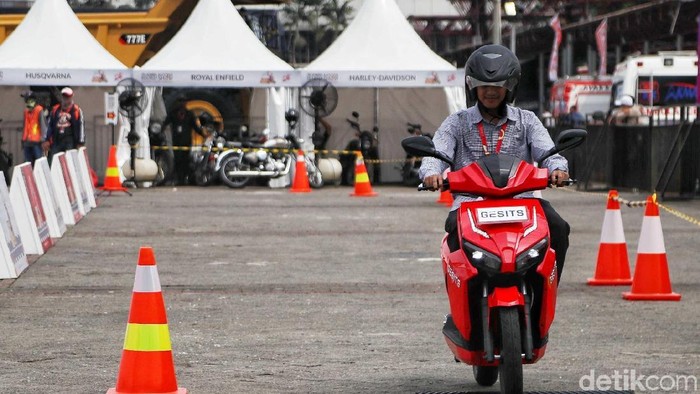 Kendaraan Listrik Harus Lebih Murah dari Versi Bensin