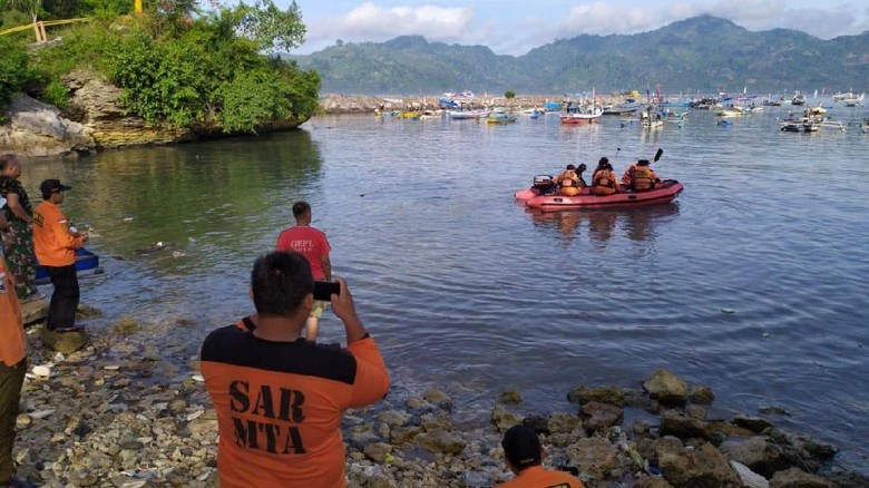 Menelusuri Pesona Indah Dari Pantai Ngalur Surga Yang