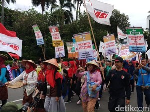 Massa Buruh Mulai Padati Kawasan Patung Kuda