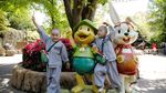 Melihat Keceriaan Para Biksu Cilik Bermain di Taman Hiburan