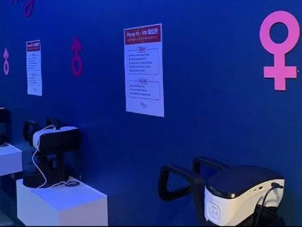 Lewat alat tersebut, traveler akan disuguhkan 16 adegan dewasa berbeda dengan durasi 1 menit atau 60 detik. Adegannya pun ada beberapa, seperti BaDoinkVR, VRCosplayX, BabeVR, KinkVR and 18VR (Pinxy Adult Theme Park) Lewat alat tersebut, traveler akan disuguhkan 16 adegan dewasa berbeda dengan durasi 1 menit atau 60 detik. Adegannya pun ada beberapa, seperti BaDoinkVR, VRCosplayX, BabeVR, KinkVR and 18VR (Pinxy Adult Theme Park)