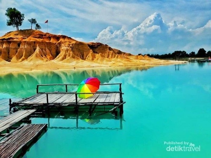 Danau Biru Gusung Pasir Bintan