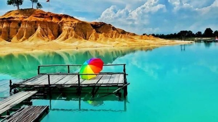 Danau Biru Gusung Pasir Bintan