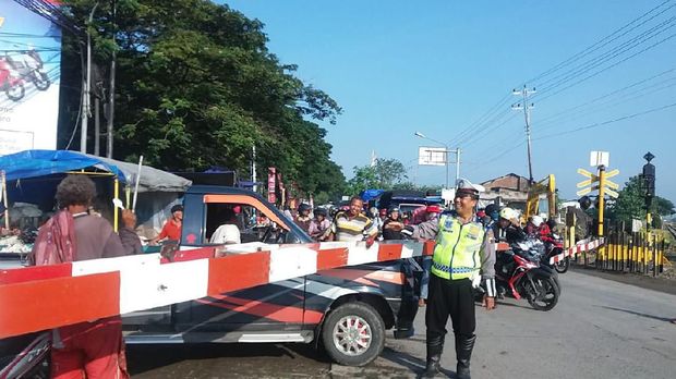 Perlintasan KA Ganepo, Demak.