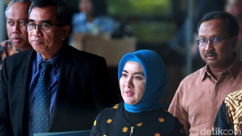 Ada Tugas di Luar Negeri, Dirut Pertamina Absen Panggilan KPK Ada Tugas di Luar Negeri, Dirut Pertamina Absen Panggilan KPK