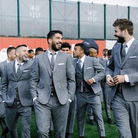 Seperti dikutip dari situs resminya, desainer Thom Browne menjadi sponsor resmi untuk penampilan di luar lapangan para pemain FC Barcelona selama menjalani pertandingan Liga Champion. Kolaborasi fashion dengan dunia olahraga ini diumumkan sang desainer menjelang akhir tahun 2018. Foto: Dok. Facebook Thom Browne