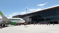 Pesawat yang take off dari Bandara Internasional Soekarno-Hatta itu membawa empat pramugari dan rombongan dari tim teknik Citilink serta petugas Kemenhub total sebanyak 14 orang.